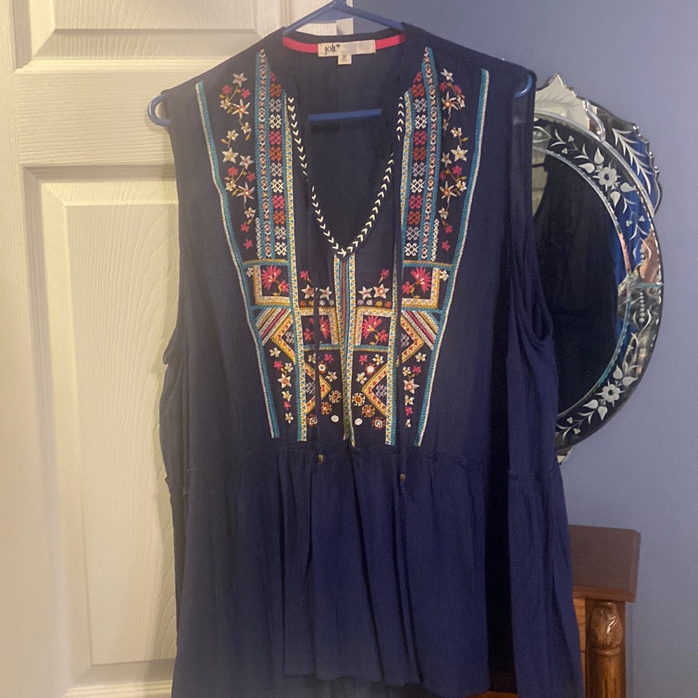 Sleeveless ladies top